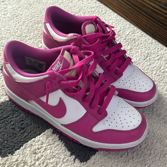 Nike Shoes - Women’s Nike 5.5 pink and white sneakers